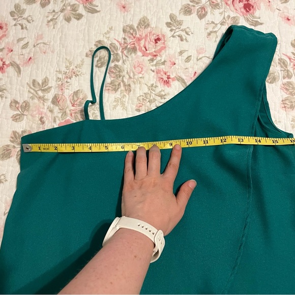 Bundle: Banana Republic, Gap Sleeveless Blouses + Cardigan - Picture 12 of 16